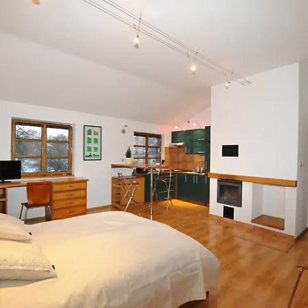 Latron 98 Apartman *