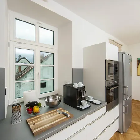 Apartman Latron 98 *