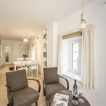 Apartman Latron 98 *