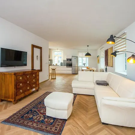 Latron 98 Apartmán