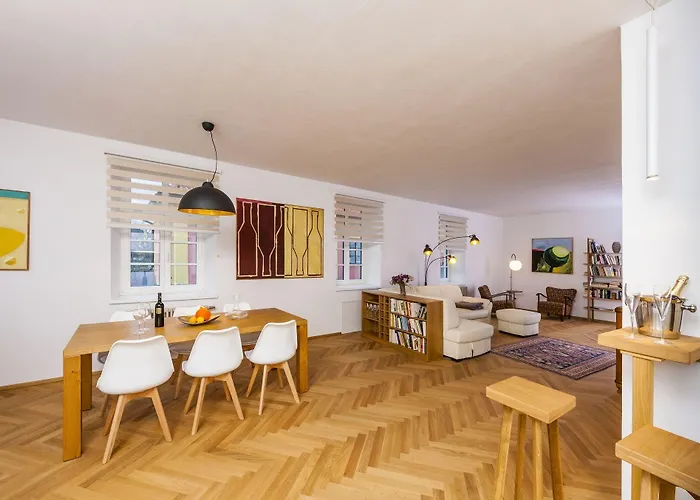 Latron 98 Apartman *