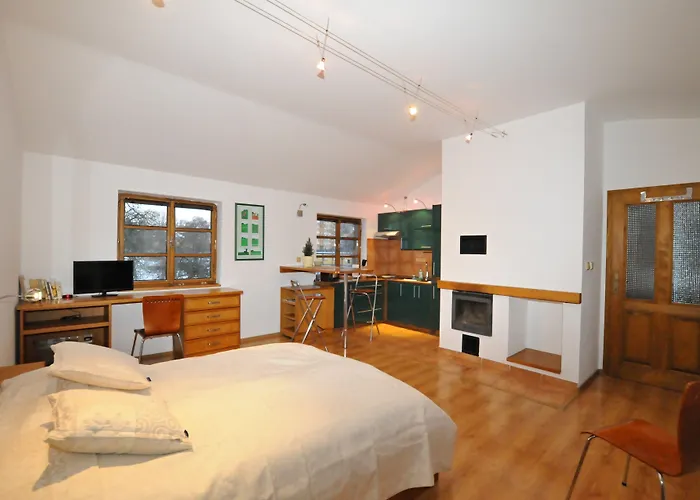 Latron 98 Apartman *