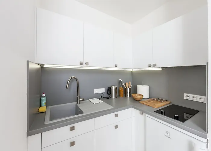 Apartman Latron 98 *