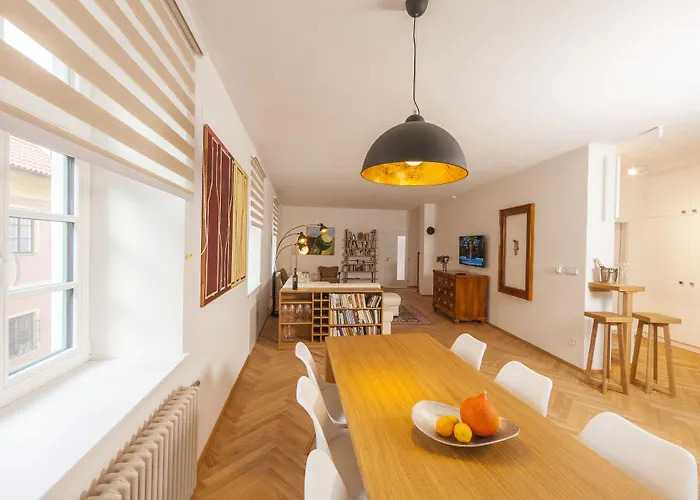 Latron 98 Apartman *