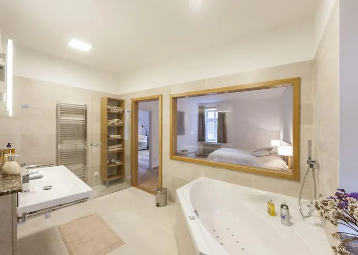 Latron 98 Apartman *