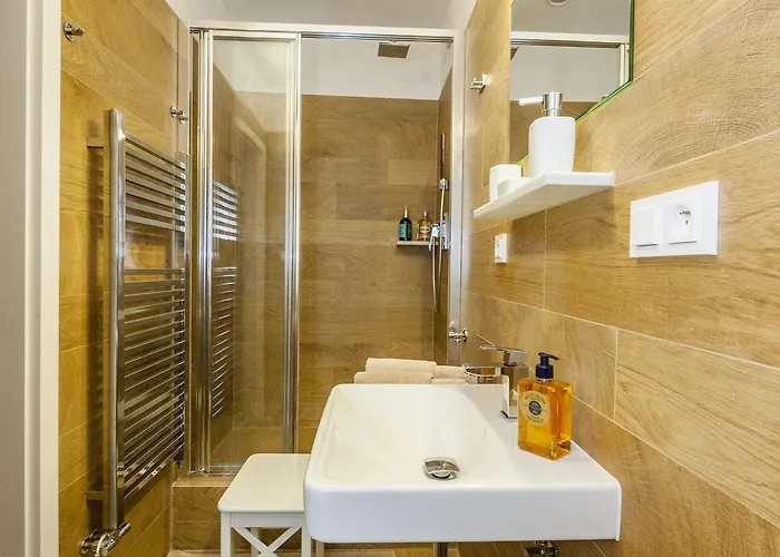 Latron 98 Apartman *