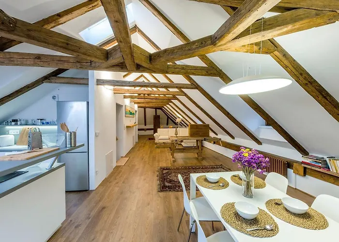 Latron 98 Apartman *