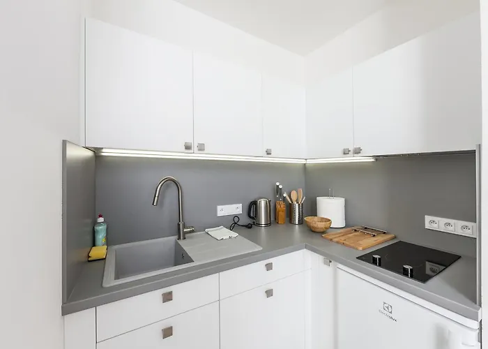 Apartman Latron 98 *