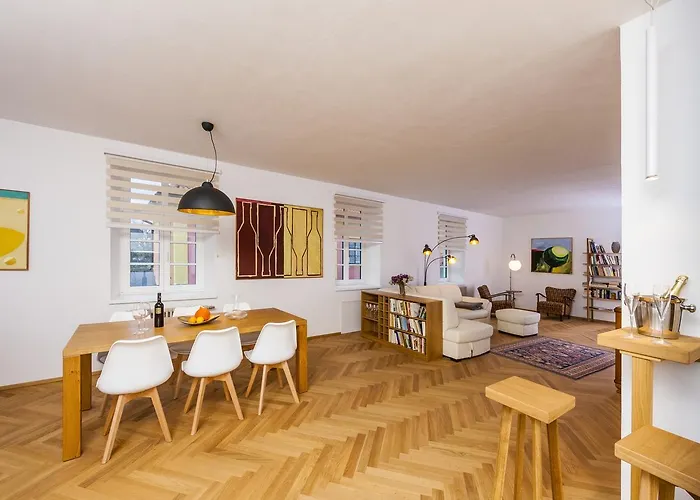 Latron 98 Apartman *