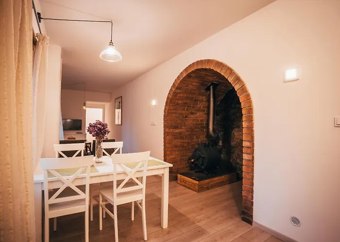 Apartman Latron 98 *